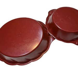 Two Wilton Round Metal 
Non Stick baking dishes